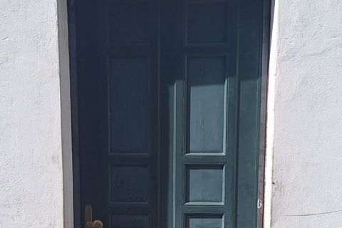 La porta blindata montata sull’ingresso dell’abitazione