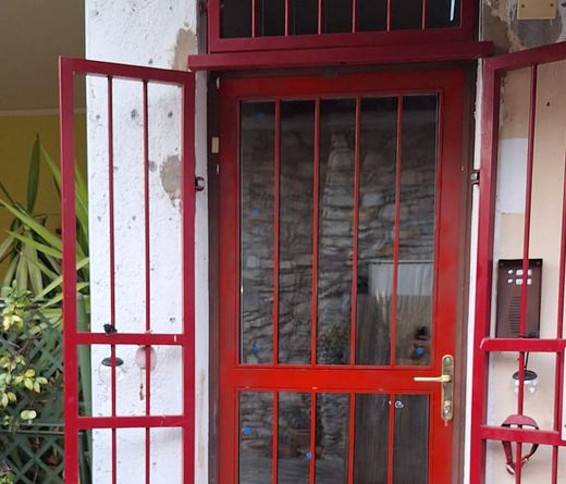Inferriata di sicurezza installata su una finestra